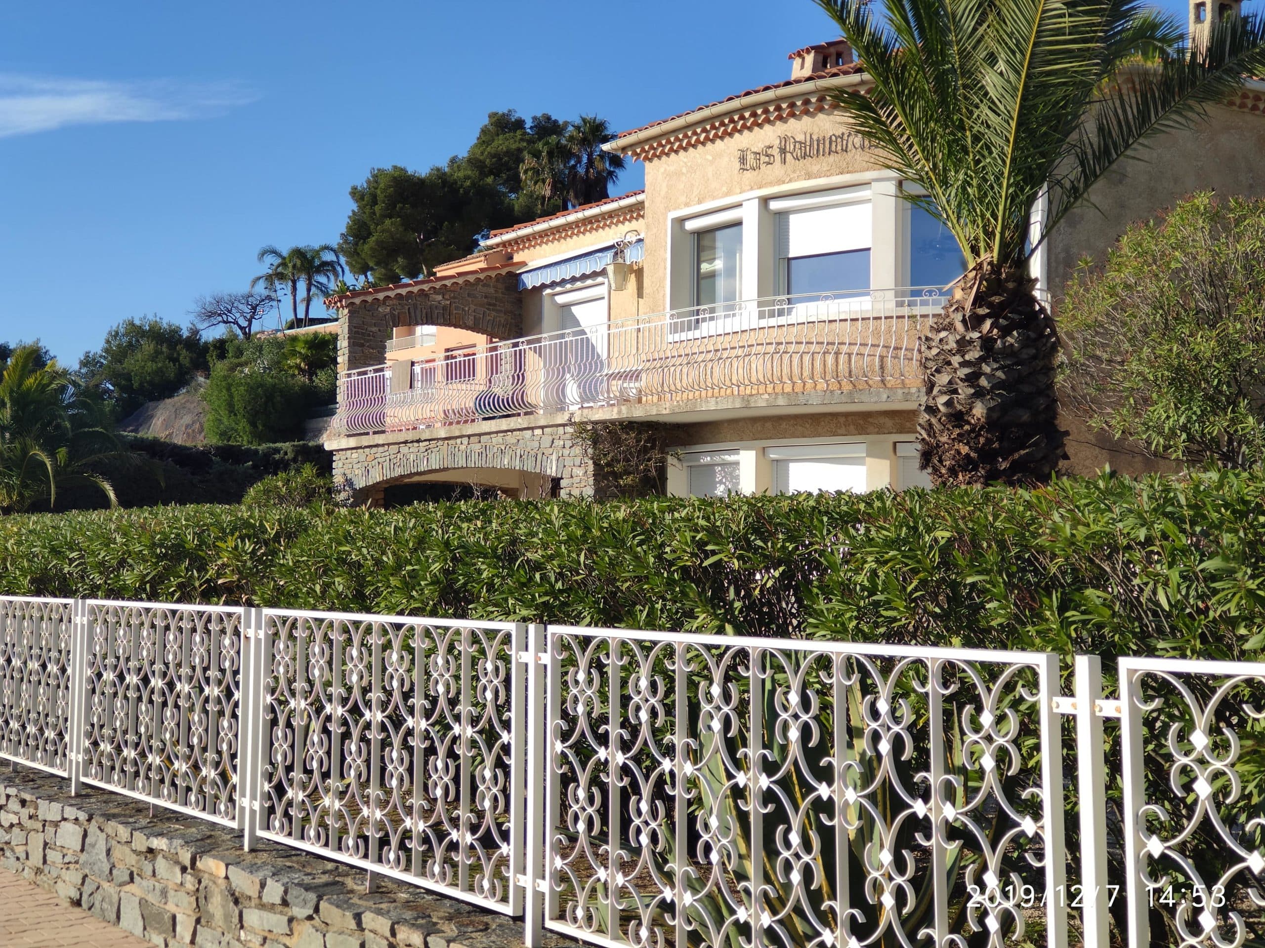 Villa vue de la rue